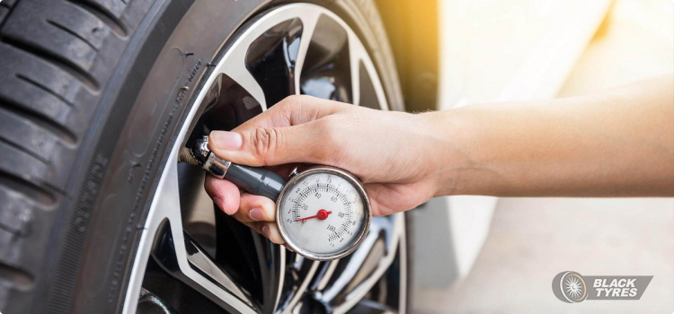 Как измерять давление в шинах