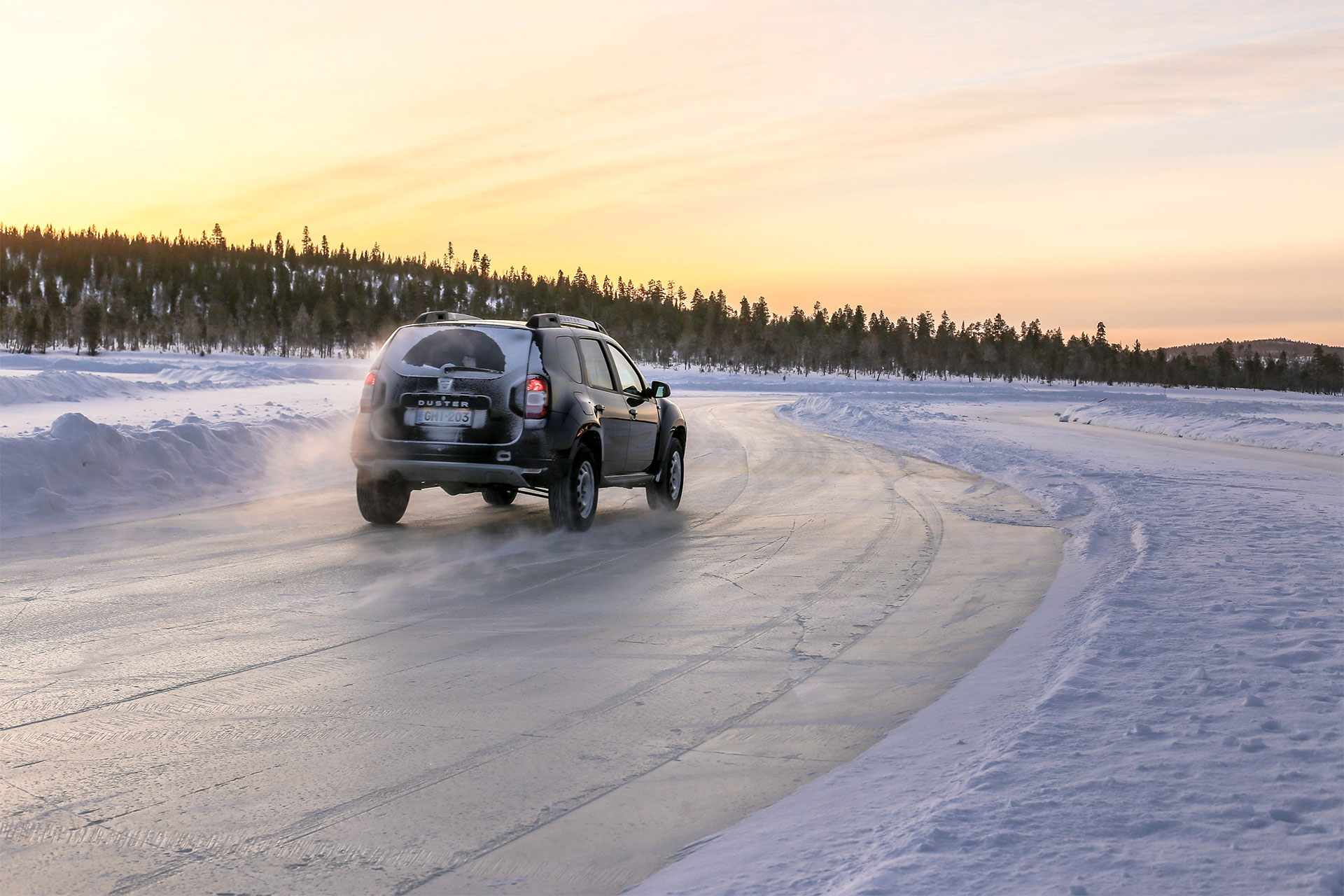 Опасно ли сейчас ездить. Ледяной кружок на дороге. Как ездить зимой по ледяной колее.